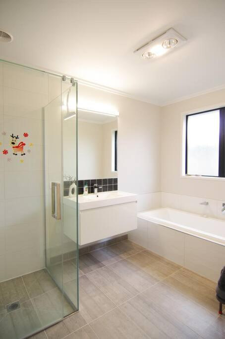 House In Hamilton Villa ภายนอก รูปภาพ
